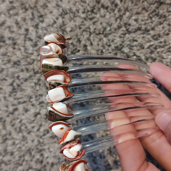 Shell Hair Piece - Picture 2 of 3